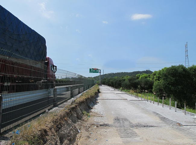 泡沫混凝土拓宽路堤